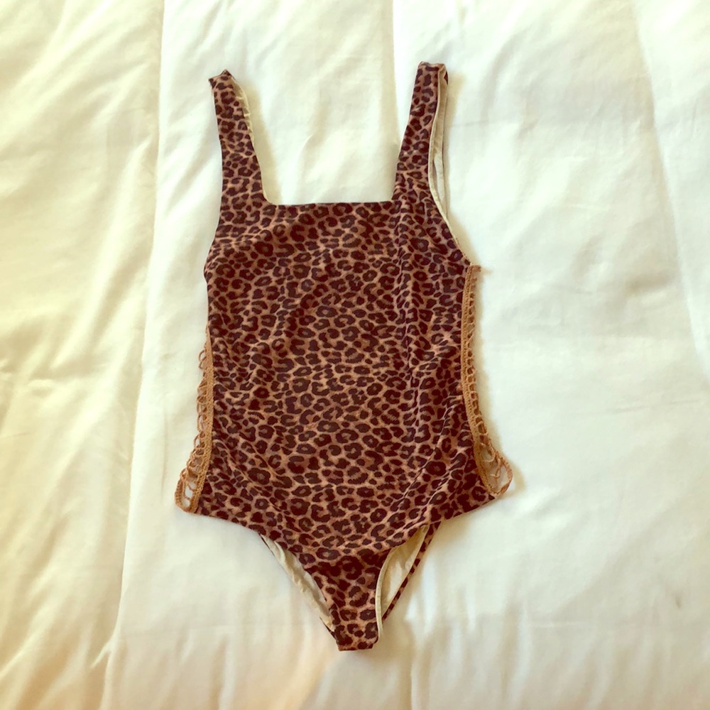 Perfect Acacia Animal Bordeaux Size Small!